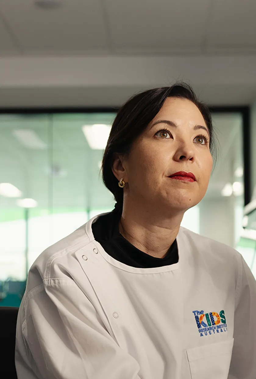 Raelene Endersby, brain cancer researcher in a research lab.